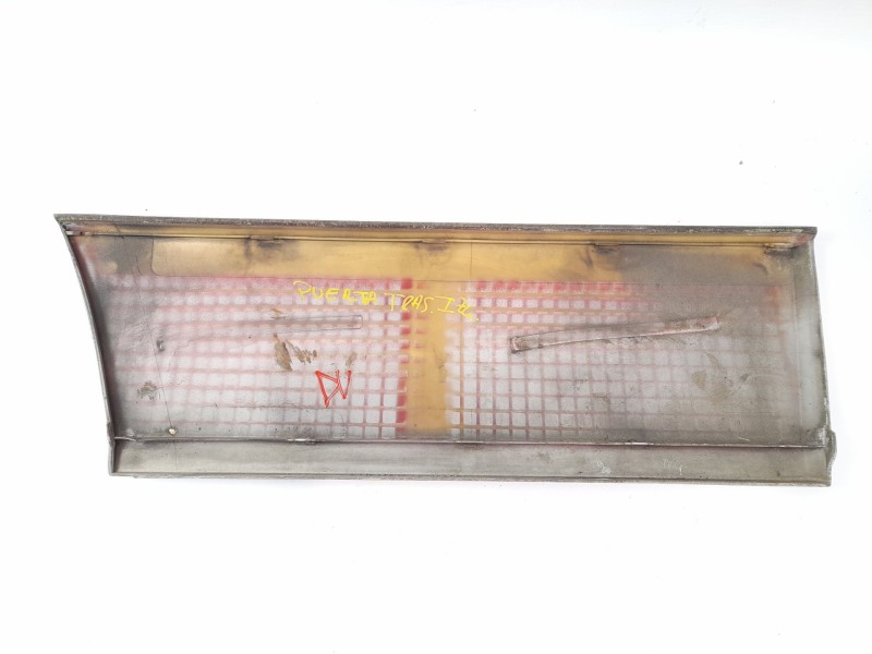 Recambio de moldura para mercedes-benz 190 (w201) e 2.0 referencia OEM IAM 2016905740L  