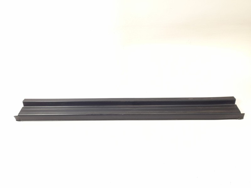 Recambio de moldura para mercedes-benz 190 (w201) e 2.0 referencia OEM IAM   