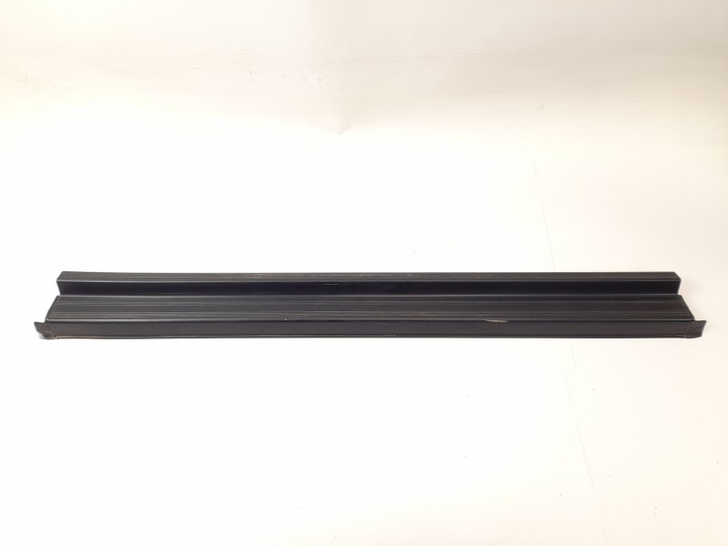 Recambio de moldura para mercedes-benz 190 (w201) e 2.0 referencia OEM IAM   