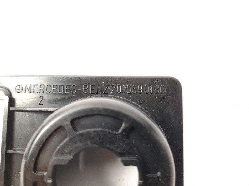 Recambio de moldura para mercedes-benz 190 (w201) e 2.0 referencia OEM IAM 2016890180  
