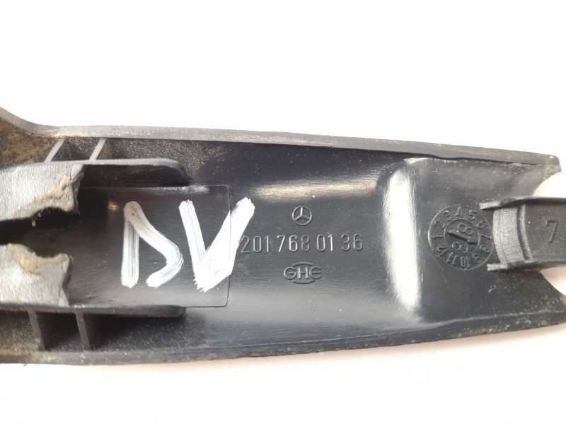Recambio de moldura para mercedes-benz 190 (w201) e 2.0 referencia OEM IAM 2017680136  