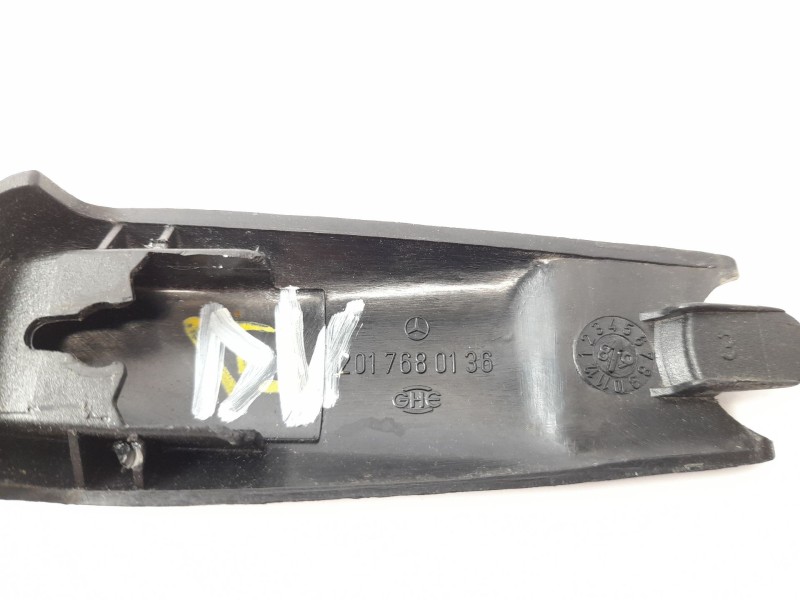 Recambio de moldura para mercedes-benz 190 (w201) e 2.0 referencia OEM IAM 2017680136  