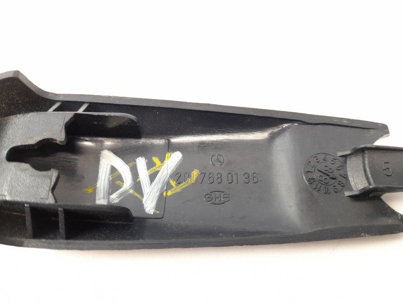 Recambio de moldura para mercedes-benz 190 (w201) e 2.0 referencia OEM IAM 2017680136  