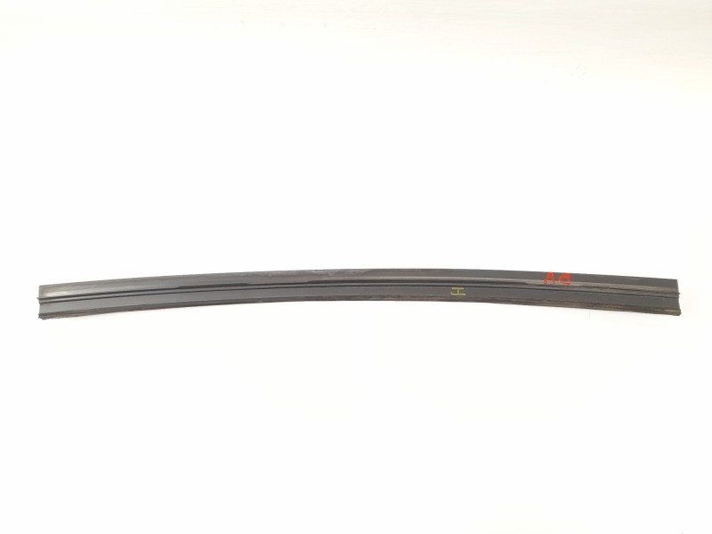 Recambio de moldura para mercedes-benz 190 (w201) e 2.0 referencia OEM IAM   