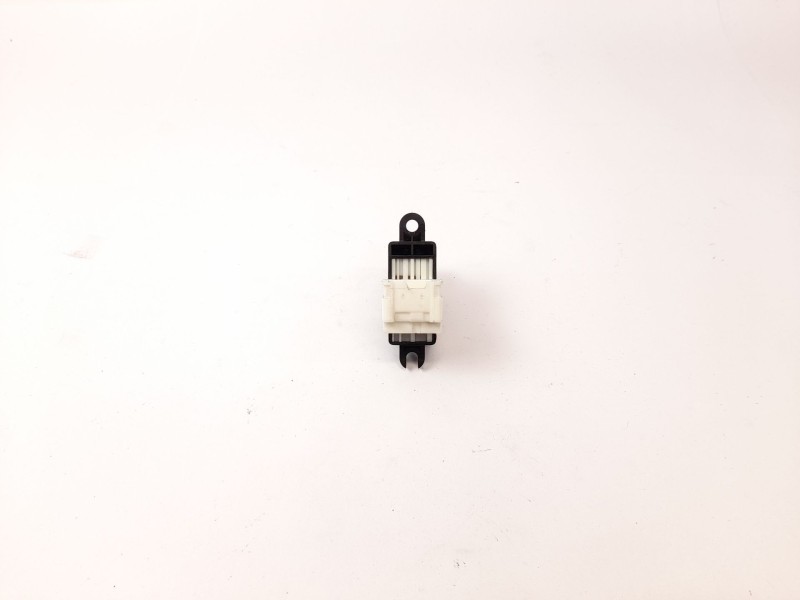 Recambio de mando elevalunas trasero izquierdo para nissan x-trail i (t30) 2.2 dci 4x4 referencia OEM IAM   