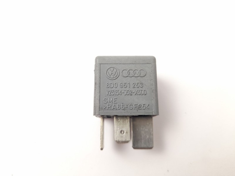 Recambio de rele para audi audi a4 b6 (8e2) 2.5 tdi referencia OEM IAM 8D0951253  