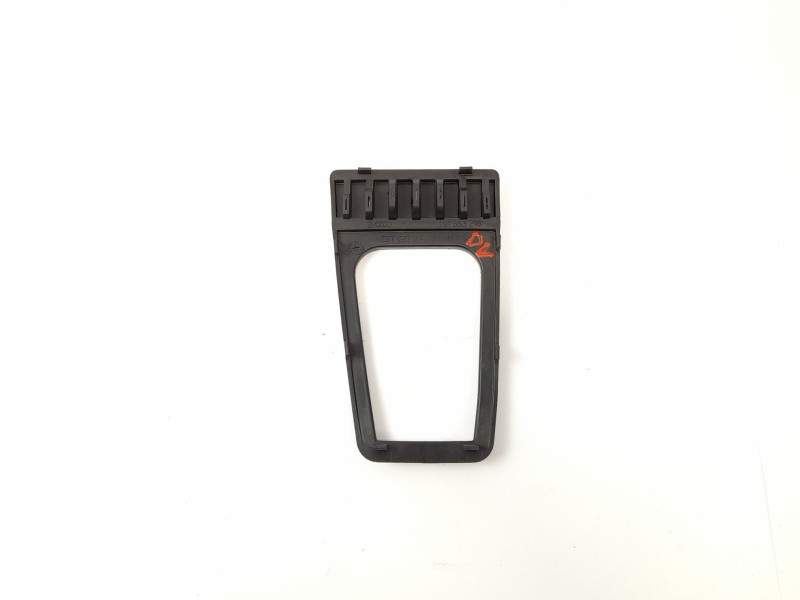 Recambio de moldura para volkswagen jetta ii (19e, 1g2, 165) 1.6 referencia OEM IAM 191863216  