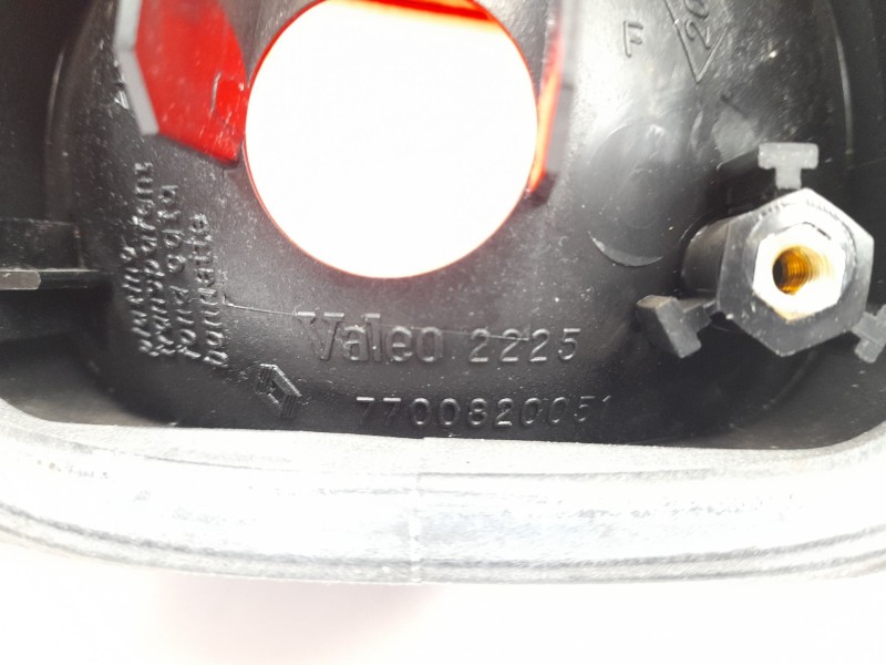 Recambio de piloto trasero derecho para renault laguna (b56) 2.2 dt (b569) referencia OEM IAM 7700820051  