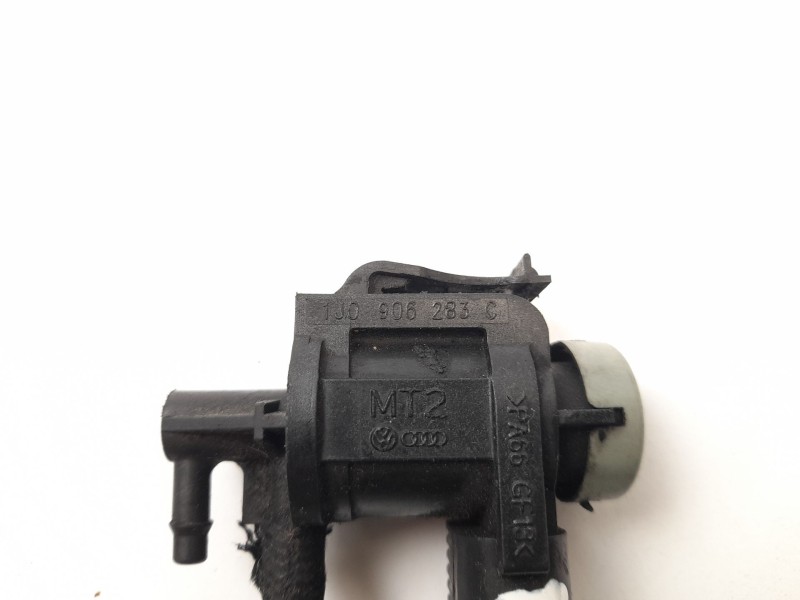 Recambio de valvula aire adicional para volkswagen golf iv berlina (1j1) 1.9 tdi referencia OEM IAM 1J0906283C  