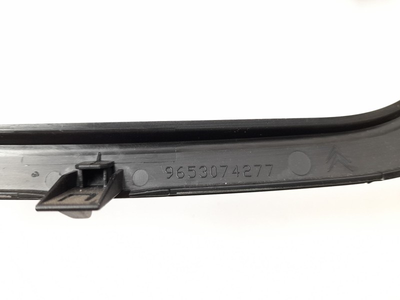 Recambio de moldura para citroën c3 i (fc_, fn_) 1.4 hdi referencia OEM IAM 9653074277  