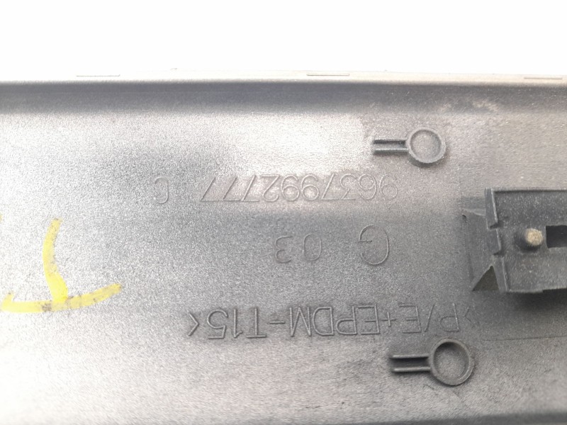 Recambio de molduras traseras para citroën c3 i (fc_, fn_) 1.4 hdi referencia OEM IAM 9637992677C  
