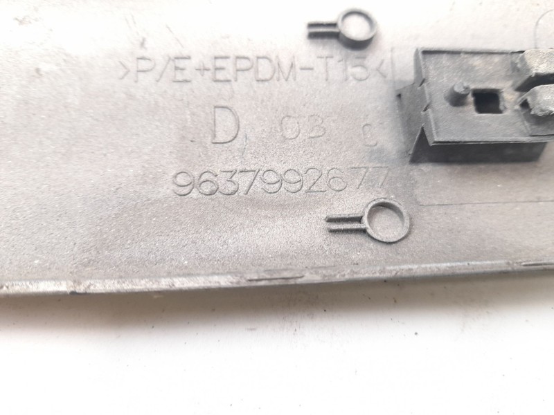 Recambio de molduras traseras para citroën c3 i (fc_, fn_) 1.4 hdi referencia OEM IAM 9637992677C  