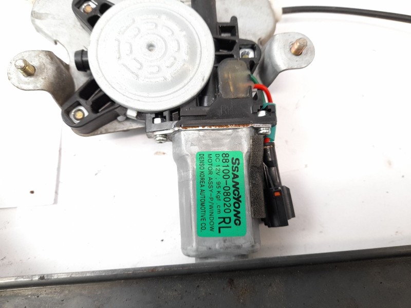 Recambio de elevalunas trasero izquierdo para ssangyong rexton 2.7 xdi referencia OEM IAM 8810008020  