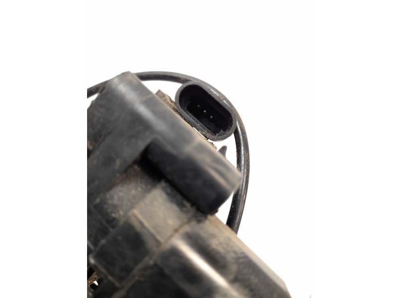 Recambio de cerradura puerta trasera izquierda para ssangyong rexton 2.7 xdi referencia OEM IAM   