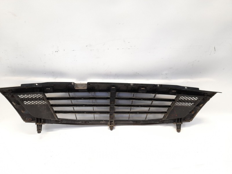 Recambio de rejilla delantera para ssangyong rexton 2.7 xdi referencia OEM IAM   