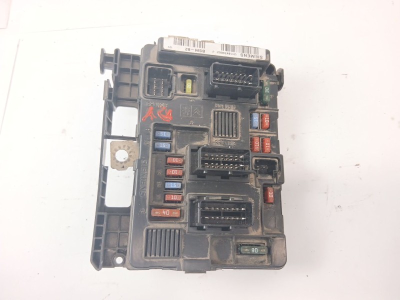 Recambio de caja reles / fusibles para citroën berlingo 2.0 hdi leader referencia OEM IAM 9650618580  