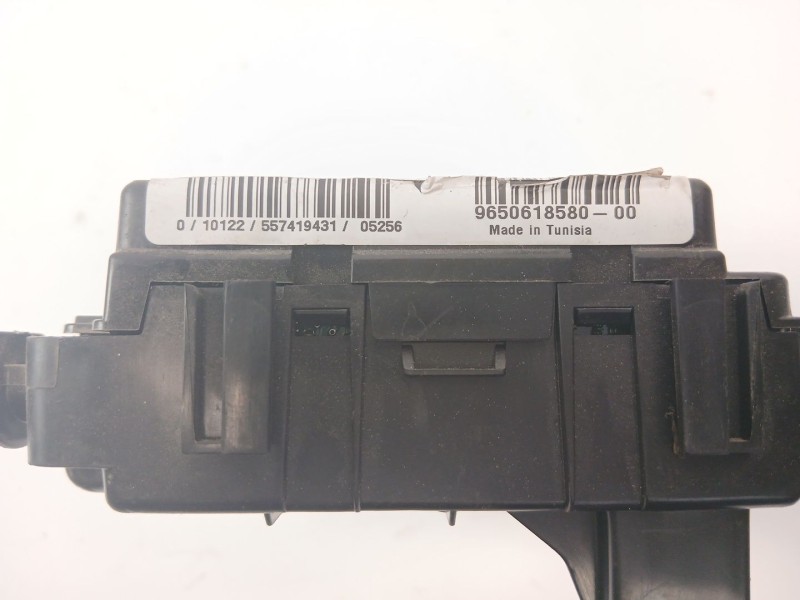 Recambio de caja reles / fusibles para citroën berlingo 2.0 hdi leader referencia OEM IAM 9650618580  