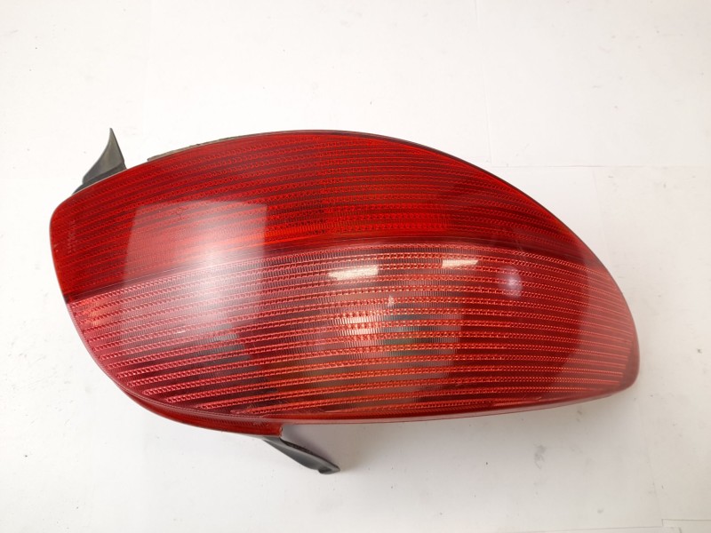 Recambio de piloto trasero izquierdo para peugeot 206 berlina xr referencia OEM IAM 2531G  