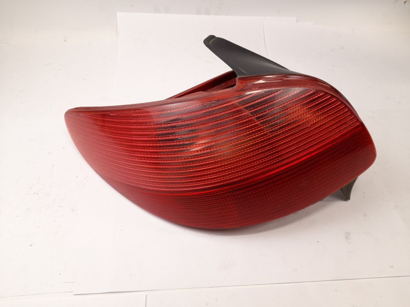 Recambio de piloto trasero izquierdo para peugeot 206 berlina xr referencia OEM IAM 2531G  