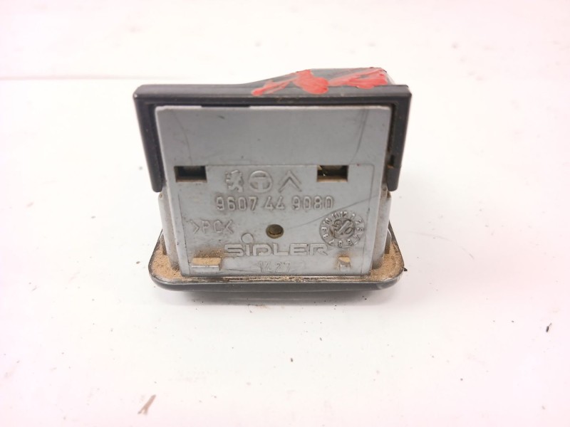 Recambio de luz interior para citroën berlingo 2.0 hdi leader referencia OEM IAM 9607449080  