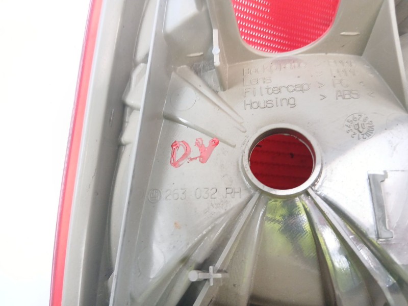 Recambio de piloto trasero derecho para mg mg zt cdti referencia OEM IAM 263032RH  