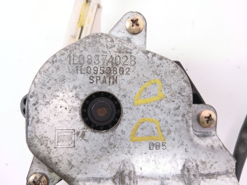 Recambio de elevalunas delantero derecho para seat toledo i (1l2) 2.0 i referencia OEM IAM 0130821666  