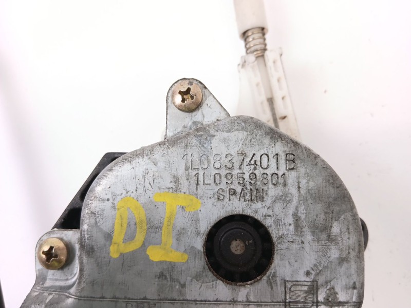 Recambio de elevalunas delantero izquierdo para seat toledo i (1l2) 2.0 i referencia OEM IAM 0130821667  