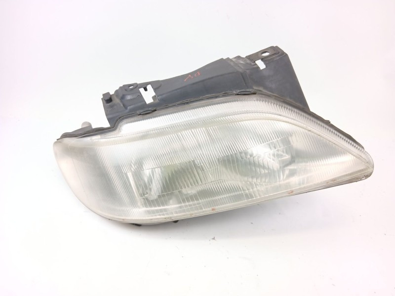 Recambio de faro derecho para citroën xsara (n1) 1.9 td referencia OEM IAM 37540748  