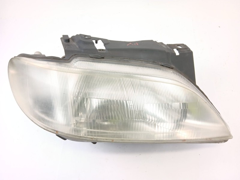 Recambio de faro derecho para citroën xsara (n1) 1.9 td referencia OEM IAM 37540748  