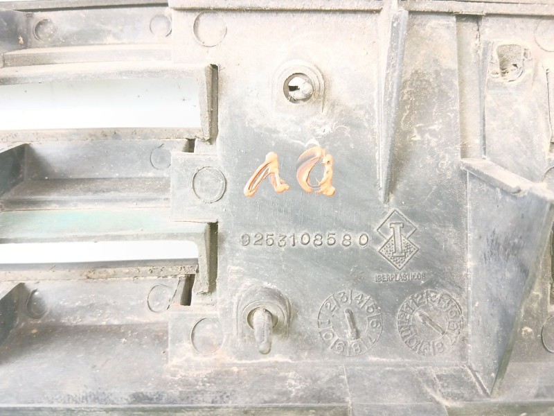 Recambio de rejilla paragolpes delantera para peugeot 205 ii (20a/c) 1.7 diesel referencia OEM IAM 9253108580  