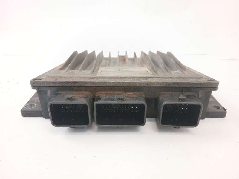 Recambio de centralita motor uce para renault clio ii (bb_, cb_) 1.5 dci (b/cb08) referencia OEM IAM 8200303619  