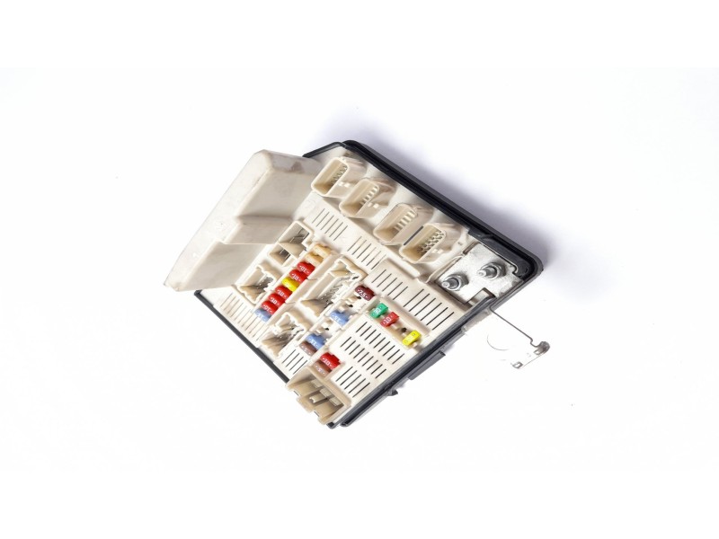 Recambio de caja reles / fusibles para renault scenic ii 1.5 dci diesel referencia OEM IAM 8200481866  