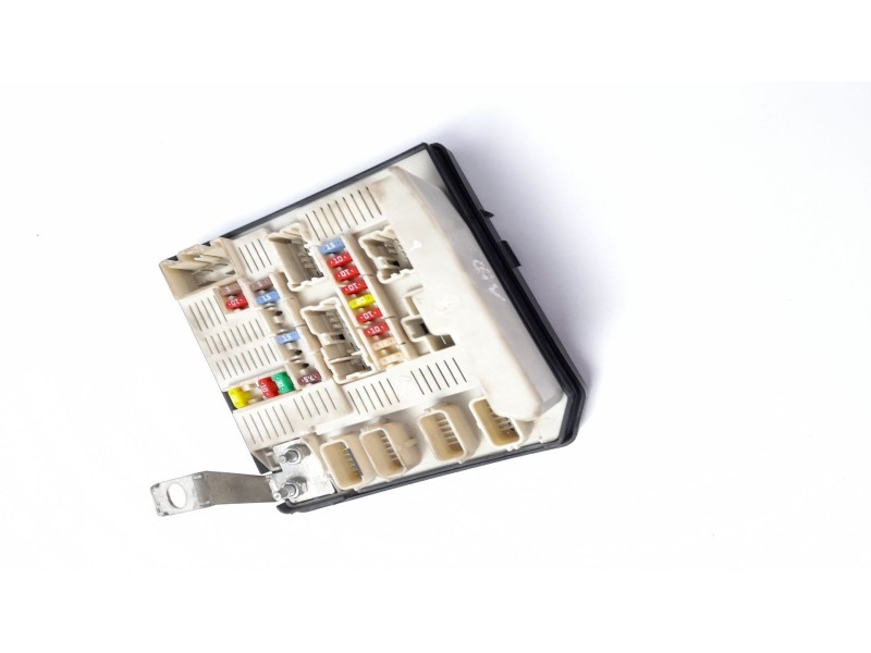 Recambio de caja reles / fusibles para renault scenic ii 1.5 dci diesel referencia OEM IAM 8200481866  
