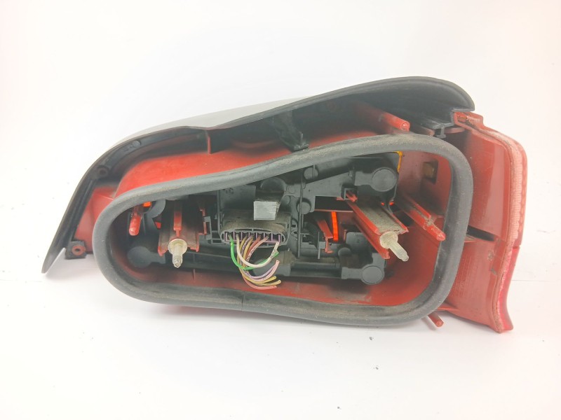 Recambio de piloto trasero izquierdo para peugeot 106 (s2) max d referencia OEM IAM 2274G  
