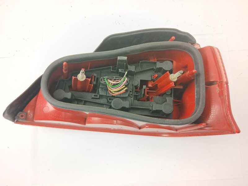 Recambio de piloto trasero izquierdo para peugeot 106 (s2) max d referencia OEM IAM 2274G  