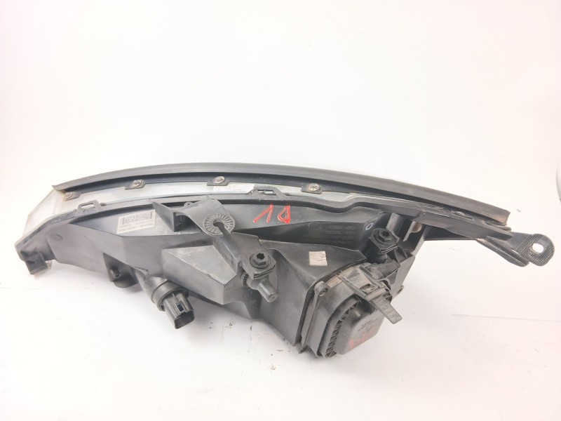 Recambio de faro derecho para ford focus sedán (dfw) 1.6 16v referencia OEM IAM 1AE01019902  