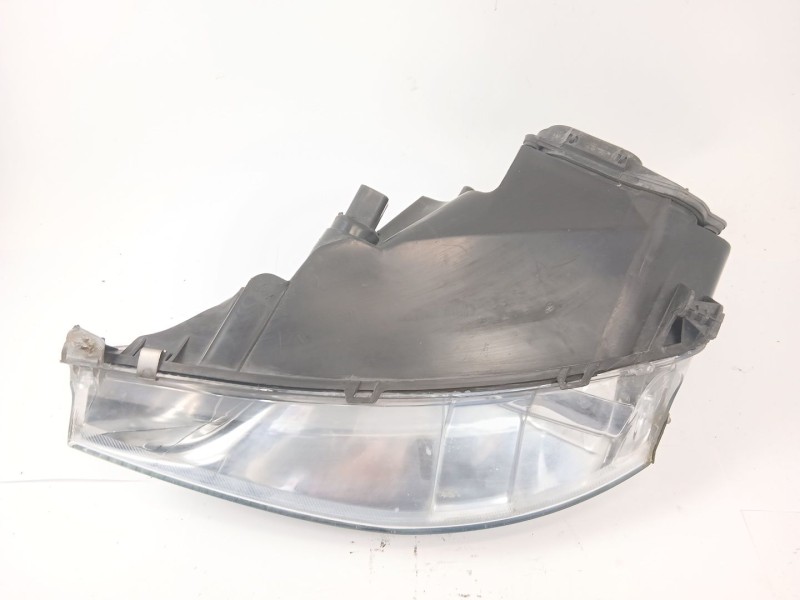 Recambio de faro derecho para ford focus sedán (dfw) 1.6 16v referencia OEM IAM 1AE01019902  