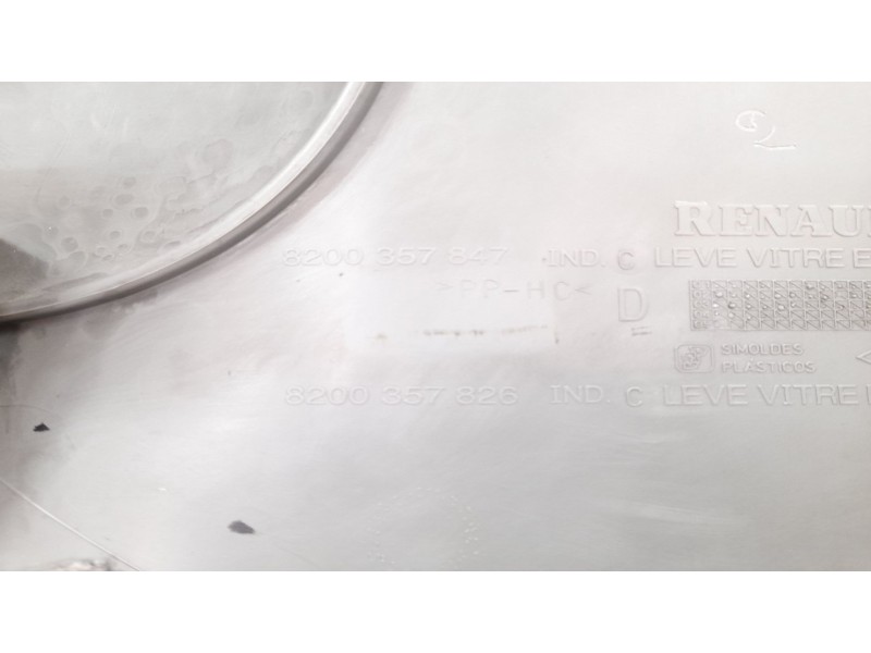 Recambio de guarnecido puerta delantera derecha para nissan kubistar (x76) 1.5 dci referencia OEM IAM 8200357847 8200357826 