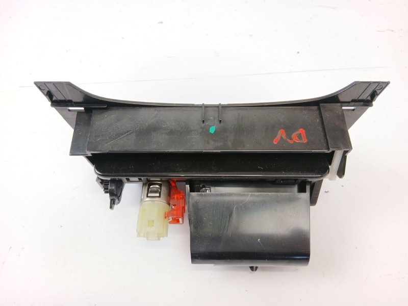 Recambio de cenicero para opel insignia berlina edition referencia OEM IAM 13320460  