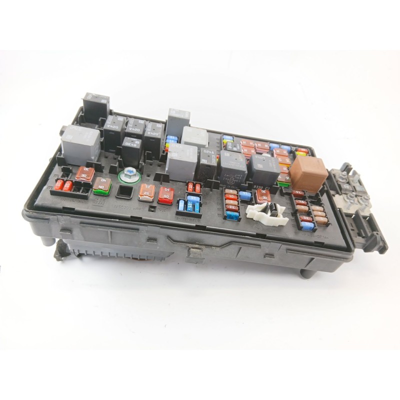 Recambio de caja reles / fusibles para opel insignia berlina edition referencia OEM IAM 13255300  