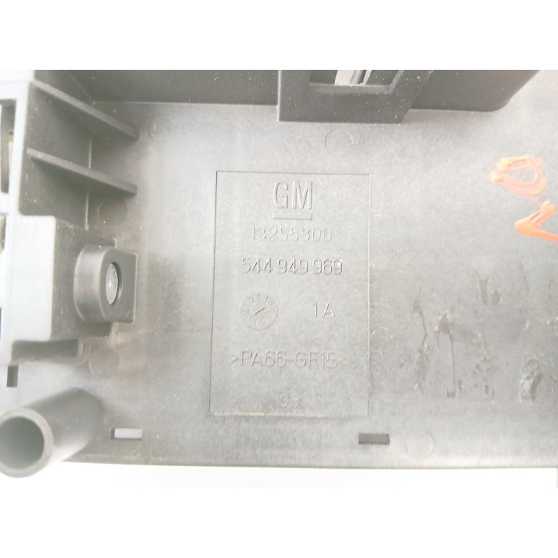 Recambio de caja reles / fusibles para opel insignia berlina edition referencia OEM IAM 13255300  
