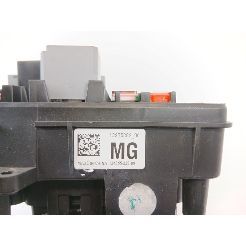 Recambio de caja reles / fusibles para opel insignia berlina edition referencia OEM IAM 13255300  
