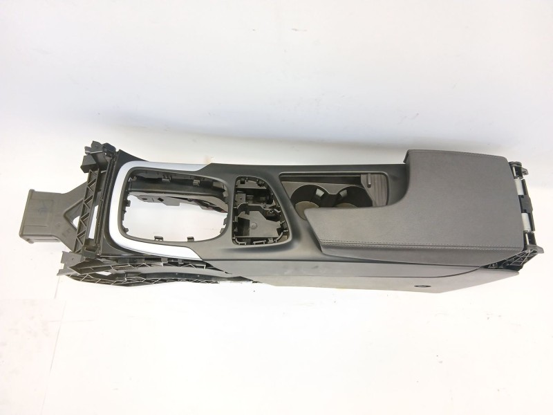 Recambio de consola central para opel insignia berlina edition referencia OEM IAM 333488716  