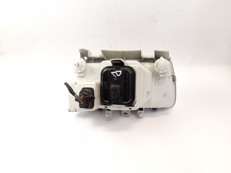 Recambio de faro izquierdo para volkswagen polo berlina (6n1) 64 1.9 d referencia OEM IAM 084411123  