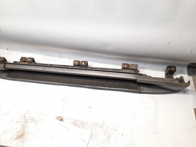 Recambio de estribos laterales para ssangyong rexton 2.7 xdi referencia OEM IAM   