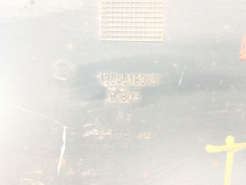 Recambio de moldura para citroën jumper i autobús (244, z_) 2.0 hdi referencia OEM IAM 1304018070  