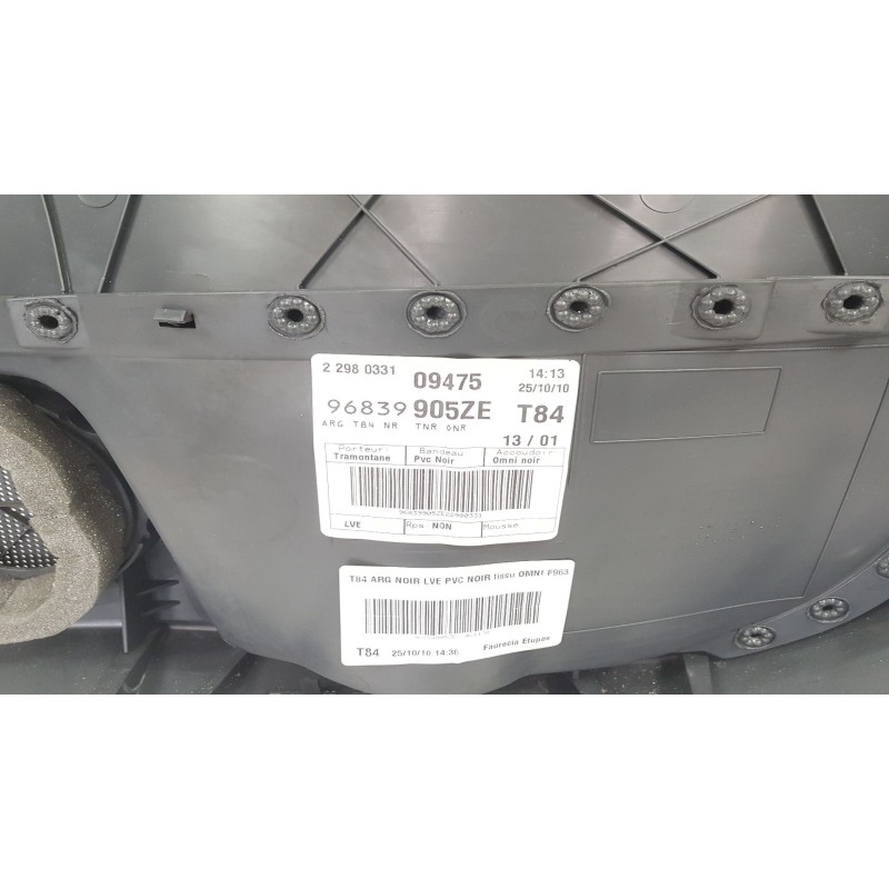 Recambio de guarnecido puerta trasera izquierda para peugeot 3008 1.6 hdi fap referencia OEM IAM 934621 96839905ZE 