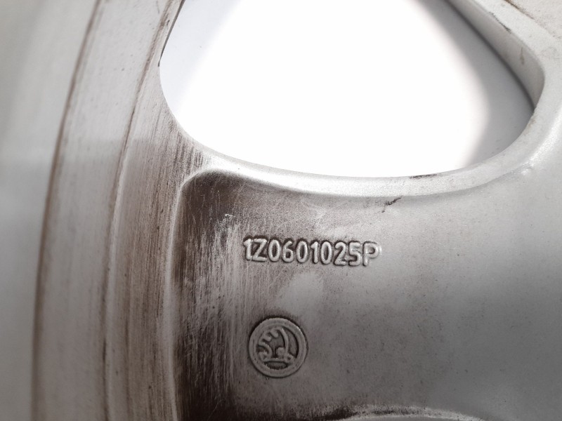 Recambio de llanta para  referencia OEM IAM 1Z0601025P  