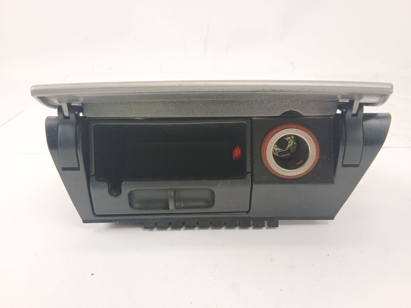 Recambio de cenicero para ford focus ii (da_, hcp, dp) 1.8 tdci referencia OEM IAM 18820015  