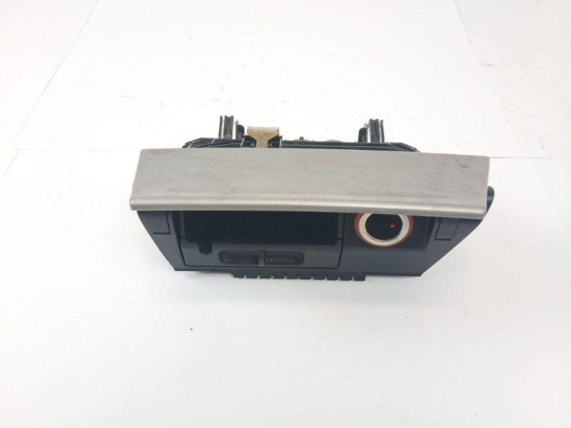 Recambio de cenicero para ford focus ii (da_, hcp, dp) 1.8 tdci referencia OEM IAM 18820015  